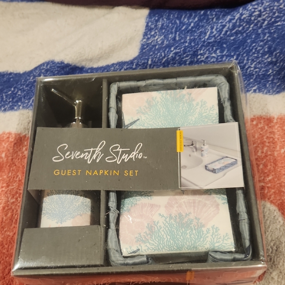 Seventh Studio Guest Napkin Set